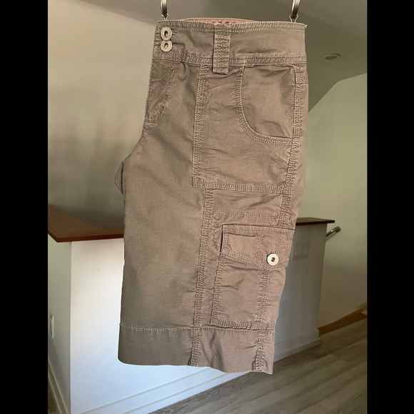 SOLD — SMART SET Grey Walking Shorts - Picture 4 of 8